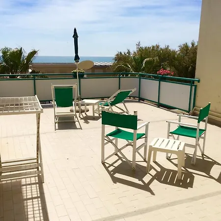 Lungomare Hotel 2*