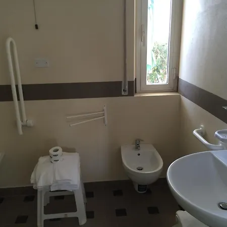 Lungomare Hotel 2*